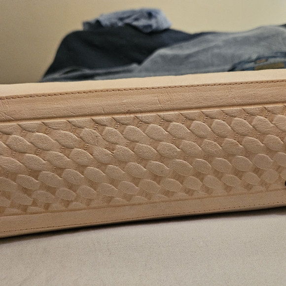 White (bone) Carved Leather purse, Vintage and Never Used! Hand carved in Mexico - Picture 5 of 10